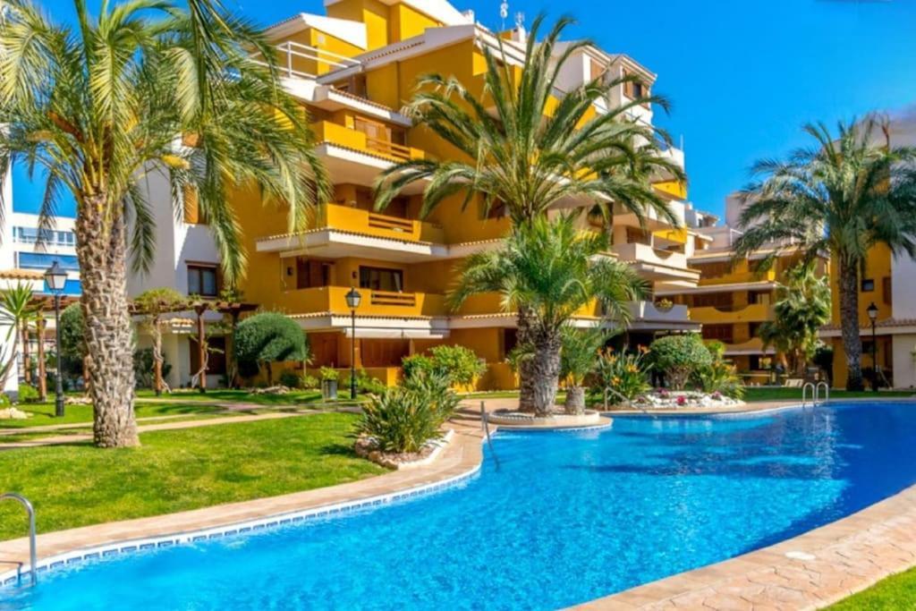 Espana - Punta Prima Orihuela Costa - Large For 6-people 85m2 And Terrace 40m2 Air Conditioning Wi-fi Living Kitchen 2 Bedrooms 2 Bathrooms 3 Swimming Pools Parking Security To The Sea 160m Only 40 Min To The Airport * Torrevieja