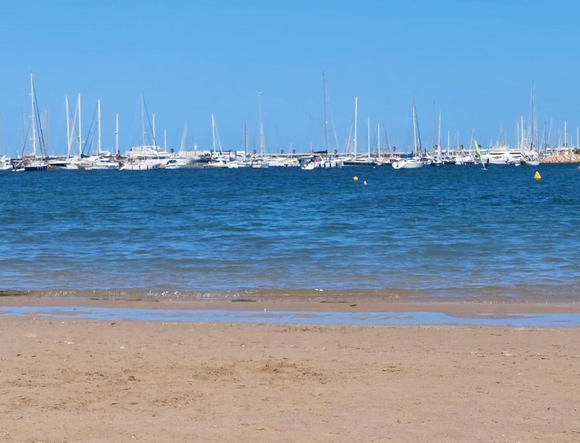 Apartment Espana - Punta Prima Orihuela Costa - Large For 6-people 85m2 And Terrace 40m2 Air Conditioning Wi-fi Living Kitchen 2 Bedrooms 2 Bathrooms 3 Swimming Pools Parking Security To The Sea 200m Only 40 Min To The Airport