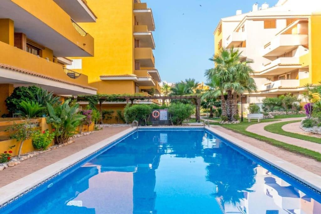 Espana - Punta Prima Orihuela Costa - Large For 6-people 85m2 And Terrace 40m2 Air Conditioning Wi-fi Living Kitchen 2 Bedrooms 2 Bathrooms 3 Swimming Pools Parking Security To The Sea 160m Only 40 Min To The Airport Appartamento