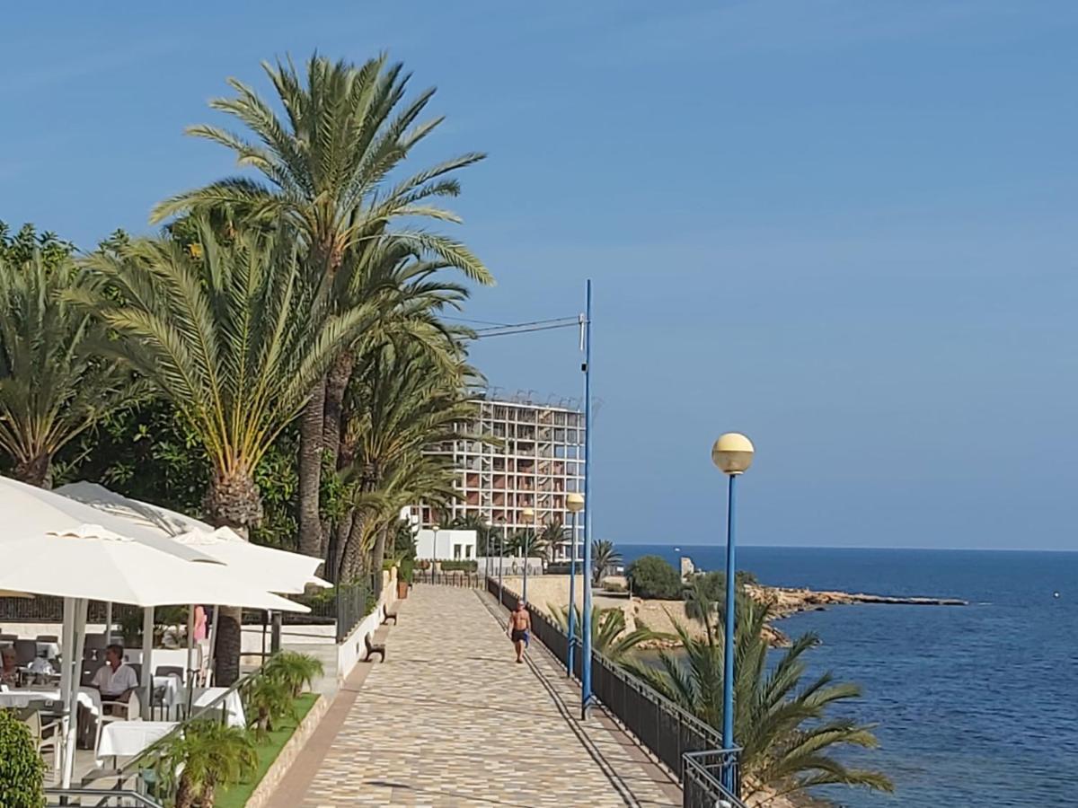 Apartment Espana - Punta Prima Orihuela Costa - Large For 6-people 85m2 And Terrace 40m2 Air Conditioning Wi-fi Living Kitchen 2 Bedrooms 2 Bathrooms 3 Swimming Pools Parking Security To The Sea 160m Only 40 Min To The Airport Torrevieja