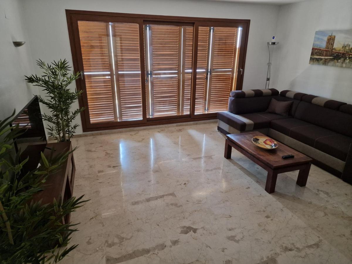 Espana - Punta Prima Orihuela Costa - Large For 6-people 85m2 And Terrace 40m2 Air Conditioning Wi-fi Living Kitchen 2 Bedrooms 2 Bathrooms 3 Swimming Pools Parking Security To The Sea 200m Only 40 Min To The Airport Apartment Torrevieja
