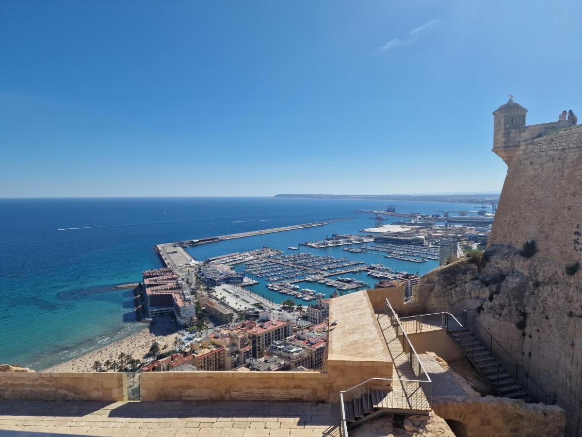 Appartement Espana - Punta Prima Orihuela Costa - Large For 6-people 85m2 And Terrace 40m2 Air Conditioning Wi-fi Living Kitchen 2 Bedrooms 2 Bathrooms 3 Swimming Pools Parking Security To The Sea 160m Only 40 Min To The Airport *