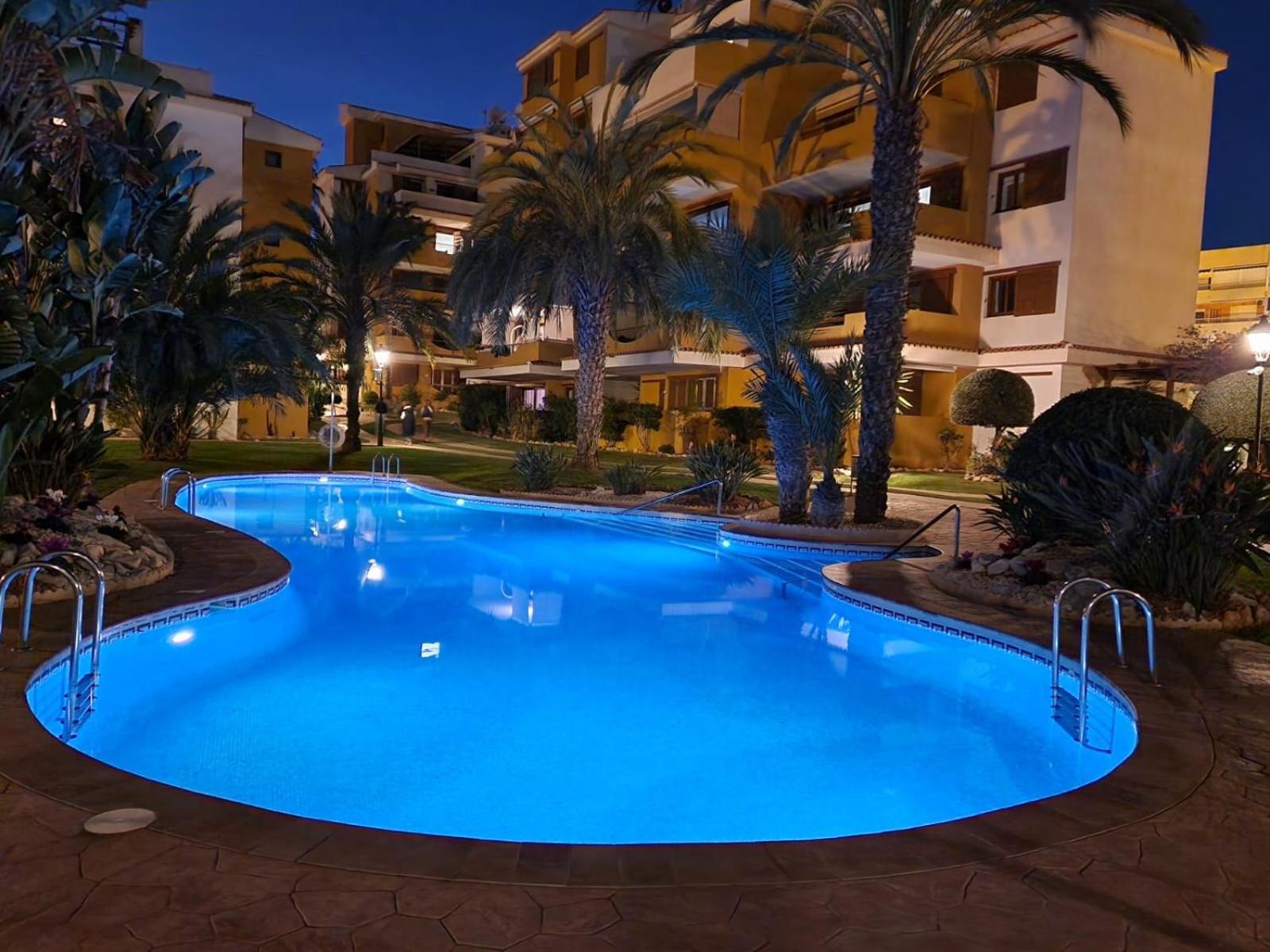 Espana - Punta Prima Orihuela Costa - Large For 6-people 85m2 And Terrace 40m2 Air Conditioning Wi-fi Living Kitchen 2 Bedrooms 2 Bathrooms 3 Swimming Pools Parking Security To The Sea 200m Only 40 Min To The Airport Apartment