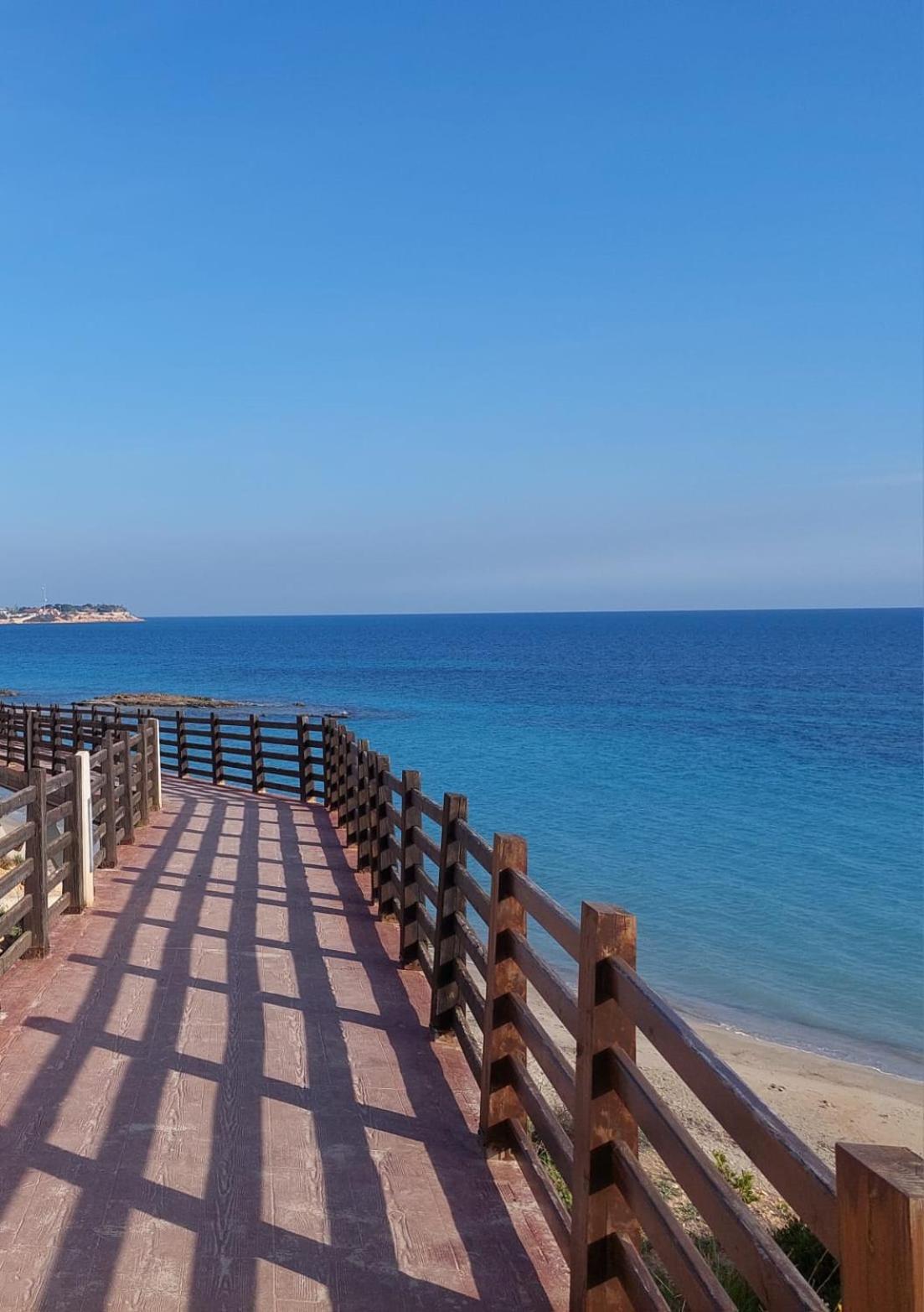 Espana - Punta Prima Orihuela Costa - Large For 6-people 85m2 And Terrace 40m2 Air Conditioning Wi-fi Living Kitchen 2 Bedrooms 2 Bathrooms 3 Swimming Pools Parking Security To The Sea 160m Only 40 Min To The Airport