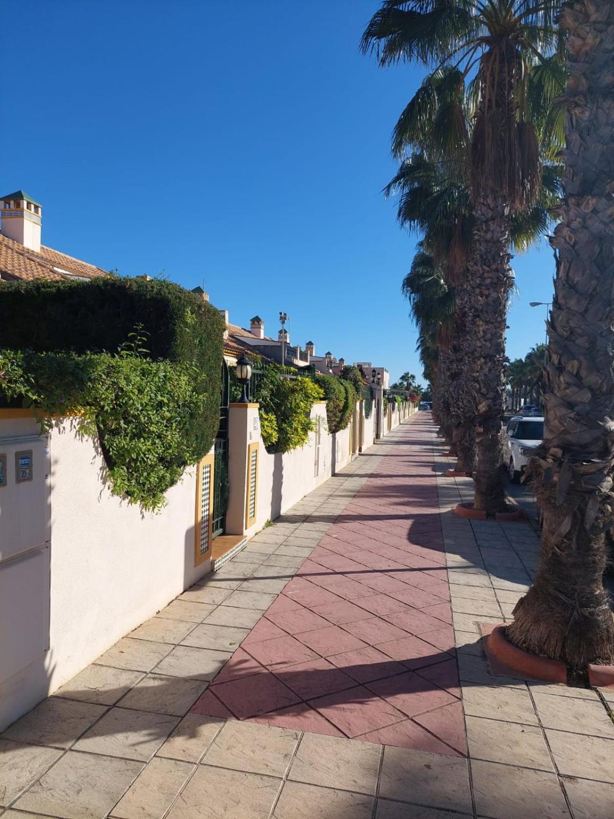 Espana - Punta Prima Orihuela Costa - Large For 6-people 85m2 And Terrace 40m2 Air Conditioning Wi-fi Living Kitchen 2 Bedrooms 2 Bathrooms 3 Swimming Pools Parking Security To The Sea 160m Only 40 Min To The Airport Appartamento *