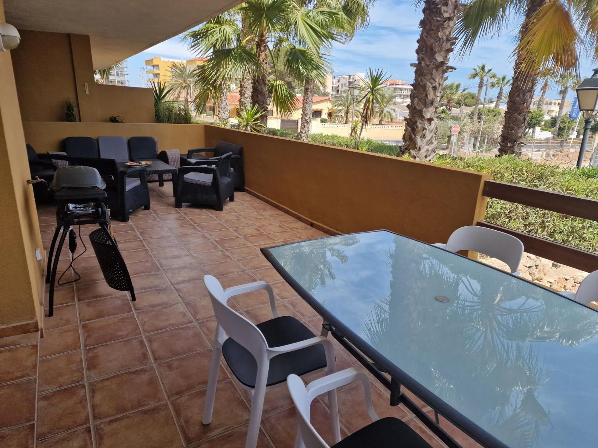 Appartamento Espana - Punta Prima Orihuela Costa - Large For 6-people 85m2 And Terrace 40m2 Air Conditioning Wi-fi Living Kitchen 2 Bedrooms 2 Bathrooms 3 Swimming Pools Parking Security To The Sea 160m Only 40 Min To The Airport Torrevieja