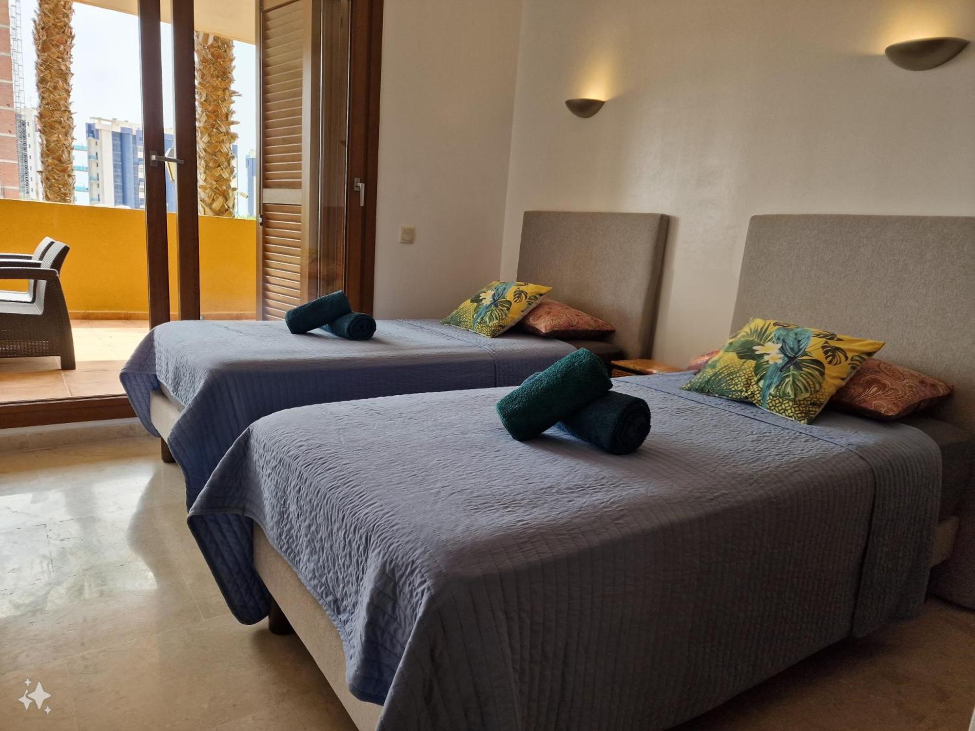 Espana - Punta Prima Orihuela Costa - Large For 6-people 85m2 And Terrace 40m2 Air Conditioning Wi-fi Living Kitchen 2 Bedrooms 2 Bathrooms 3 Swimming Pools Parking Security To The Sea 160m Only 40 Min To The Airport * Torrevieja