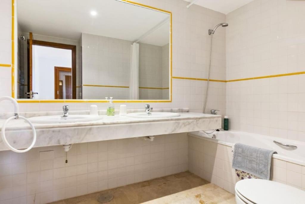 Espana - Punta Prima Orihuela Costa - Large For 6-people 85m2 And Terrace 40m2 Air Conditioning Wi-fi Living Kitchen 2 Bedrooms 2 Bathrooms 3 Swimming Pools Parking Security To The Sea 200m Only 40 Min To The Airport Apartamento